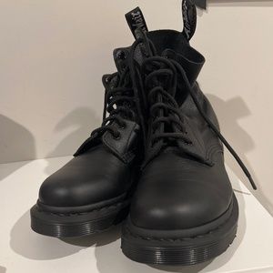 Dr. Martens 1480 Pascal Mono